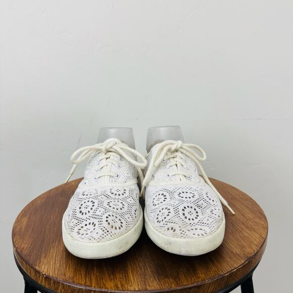 Jantzen White Perforated Floral Slip On Sneakers Women’s Size 6/7 - Picture 2 of 10